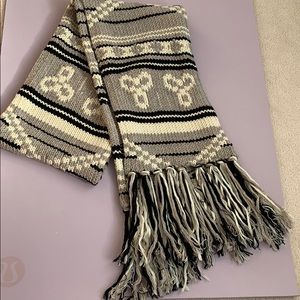 NWOT✨RARE✨TNA chunky knit wool scarf